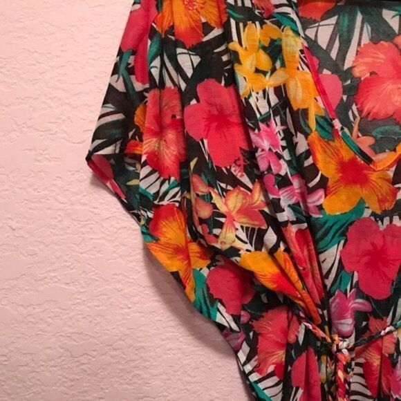 NWOT. H&M Swimsuit floral coverup.​ - Picture 5 of 8